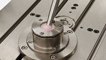 Testopstelling voor lever-out tests volgens ASTM F1820
